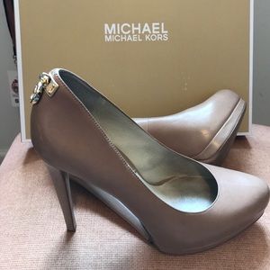 Micheal Kors Antionette leather oyster  pump